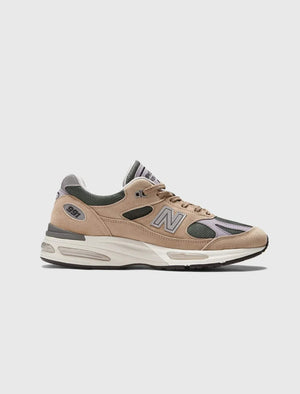 Made in UK 991 V2 Cement sneaker with mesh and pigskin suede upper, reflective details, and ENCAP midsole cushioning.