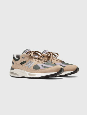 Made in UK 991 V2 Cement sneakers with pigskin suede and mesh upper, FuelCell midsole, and ENCAP cushioning